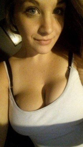 Safia jolie métisse open pour fastsex sur Fontaine avec mec qui vient me chercher