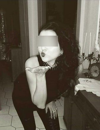 Jeune femme mariée pour relation adultère