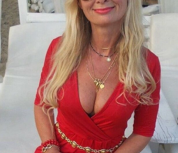 Cougar blonde sexy en quête de plans cul hard ds le 42
